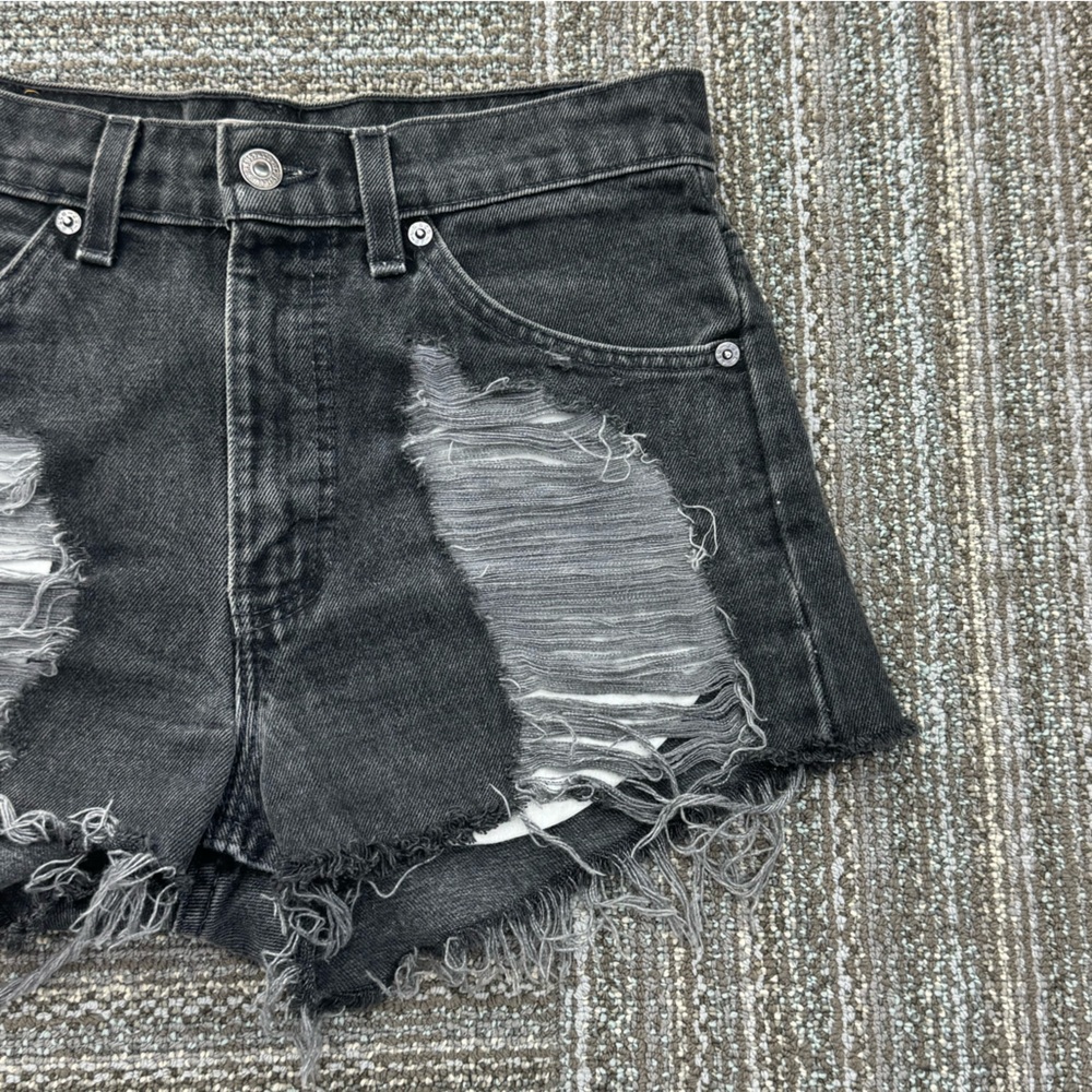 Vintage Levi’s 505 Furst Of A Kind | Black Distressed Shorts